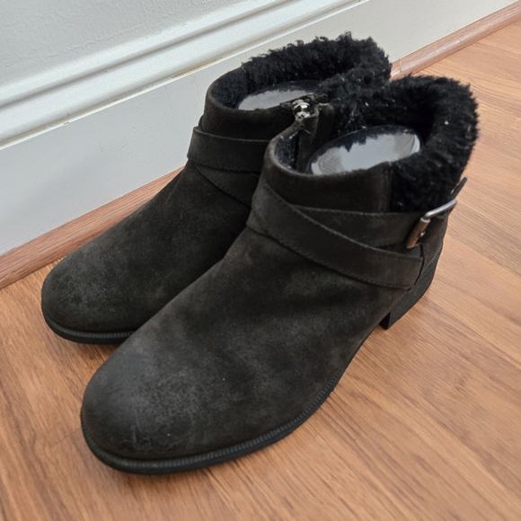 UGG Benson Boot Black Ankle Booties Waterproof Leather Wool Sherpa Warm Cold 9 - Picture 3 of 8